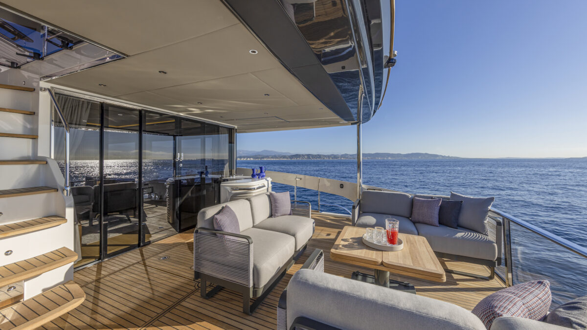 ABSOLUTE NAVETTA 75 terrasse