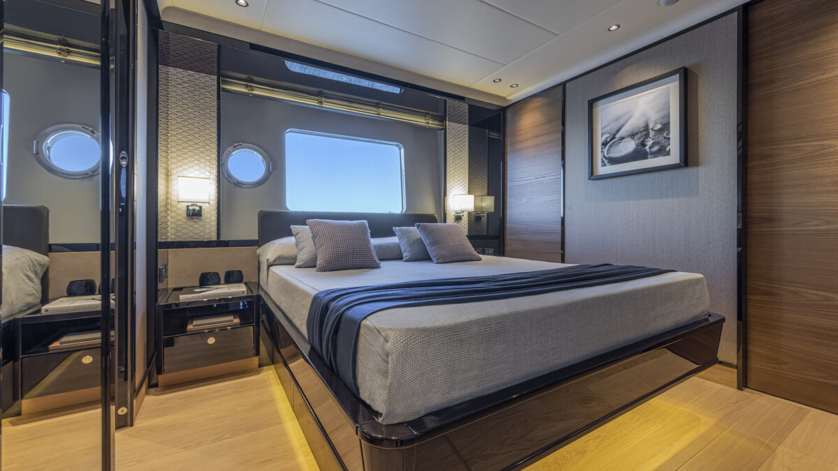 ABSOLUTE NAVETTA 75 cabine vip