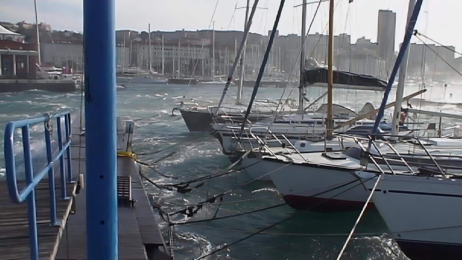 larguer les amarres en toute sécurité en cas de vent