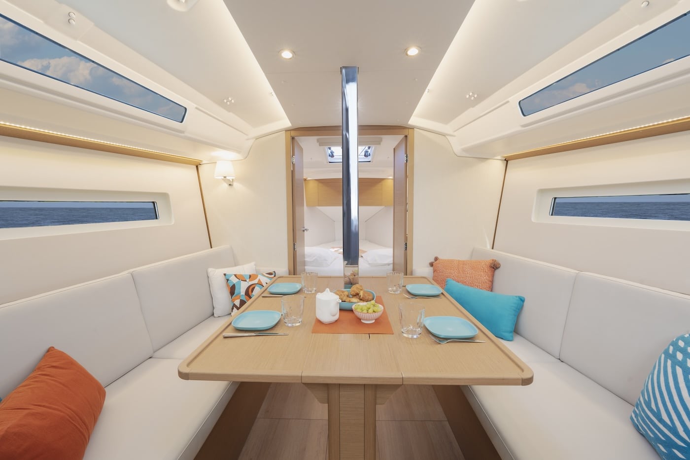 Jeanneau Sun Odyssey 350 dinette